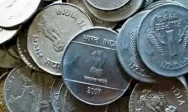 तमिलनाडु: के सलेम का दिलचस्प मामला, एक-एक रुपये के सिक्के में 2.6 लाख रुपये मे लिए बाईक शोरूम वाले को लगा 10 घण्टे गिनने में।