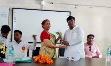 ऑनलाइन परीक्षा की मांग पूरी होने पर शासकीय लाहिड़ी महाविद्यालय के छात्र-छात्राओं ने किया आभार कार्यक्रम का आयोजन, क्षेत्रीय विधायक डॉ. विनय जायसवाल रहे मौजूद…..