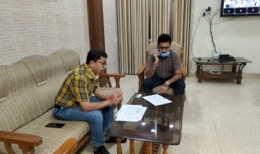 जिला पंचायत कार्यालय में ग्रामीण विकास योजनाओं की समीक्षा बैठक संपन्न,कलेक्टर श्री संजीव कुमार झा ने दिए जरूरी निर्देश