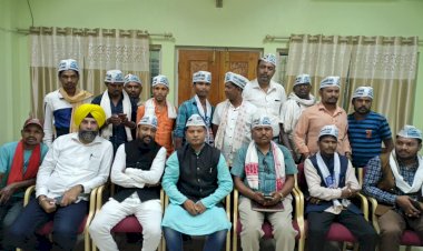 आम आदमी पार्टी के प्रदेश अध्यक्ष कोमल हुपेंडी संगठन विस्तार के तहत जिला कमेटी की बैठक ली