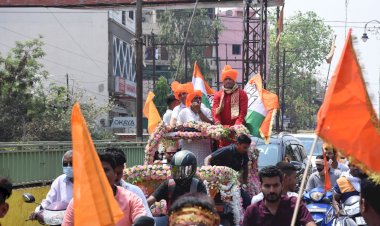 हिन्दू नव वर्ष पर भव्य शोभा रैली निकालकर विधायक विकास उपाध्याय ने क्षेत्र की जनता को बधाई और शुभकामनाएँ दी... मंदिरों में आतिशबाजी के साथ मिठाई बांट कर ध्वज फहराया गया.. शोभा रैली में हजारों की संख्या में क्षेत्र के लोग सम्मिलित हुए