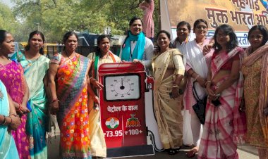 देश में बड़ती महंगाई को लेकर महिला कांग्रेस ने जंतर मंतर में किया विरोध प्रदर्शन