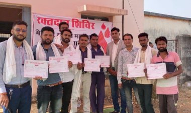 CG:निनवा युवा समिति एवं युवा हेल्पिंग क्लब..पुलिस जवान संदीप साहु बेमेतरा के नेतृत्व में रक्त दान शिविर का आयोजन किया गया ..15 लोगों ने शिविर में किये ब्लड डोनेशन