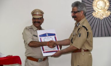 CG:SDOP बेमेतरा को महत्वपूर्ण एवं उत्कृष्ट विवेचना हेतु मेडल फॉर इन्वेस्टिगेशन पर “केन्द्रीय गृहमंत्री पदक” से किया गया सम्मानित