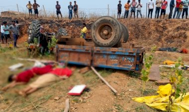 सड़क दुर्घटना में ट्रैक्टर पलटने से चार की मृत्यु मौके पर पहुंची एसडीएम, घायलों को भेजा अस्पताल कलेक्टर ने दिए जांच के निर्देश पढ़े पूरी खबर