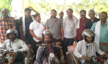 CG बेमेतरा :बैटरी चलित ट्रायसिकल मिलते ही दिव्यांगों के चेहरे पर छाई मुस्कान...विधायक आशीष छाबड़ा ने अपने हाथों से तीन दिव्यांगो को दिये..दिव्यांग भाईयों ने विधायक को धन्यवाद ज्ञापित किये