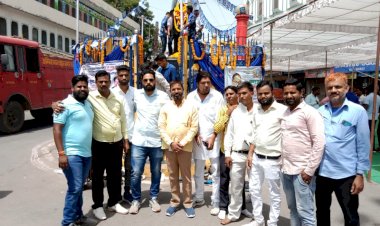 डॉ. भीमराव अंबेडकर की प्रतिमा पर जन अधिकार मंच के सदस्यों द्वारा किया माल्यार्पण