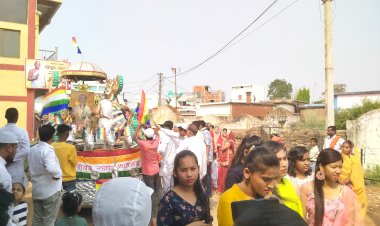 CG:देवकर के भगवान विमल नाथ जी की मंदिर प्रांगण से प्रभात फैरी पालकी के साथ शोभायात्रा बड़े धुमधाम से निकला..देवकर सहित बीजा, साजा,परपोडी, थानखम्हरिया सभी जगहों पर मनाये महावीर जयंती..देवकर में रात को भक्ति का कार्यक्रम आयोजित..देवकर पुलिस चौकी प्रभारी सहित पुरे स्टाफ का विशेष सहयोग रहा..सुरक्षा व्यवस्था में लगे