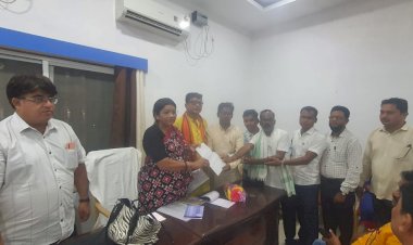 केन्द्रीय जनजातीय  मामलों की राज्य मंत्री रेणुका सिंह को माहरा समाज के पद्दाधिकारियो ने माहरा समाज को अनुसूचित जाति में शामिल करने हेतु सम्पूर्ण दस्तावेज सहित सौंपा ज्ञापन
