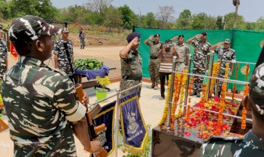 बुरकापाल नक्सली हमले में शहीद जवानों को श्रद्धांजलि अर्पित की गई.