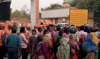 अल्ट्राटेक सीमेंट सयंत्र मे हुई मजदूर की संदेहास्पद मौत..........कम सहायता राशि देने पर भड़के ग्रामीण......परिजनों ने सयंत्र गेट को घेरा.....प्रदर्शन जारी..
