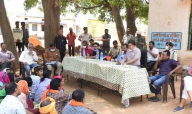 प्रभारी सचिव ने गुमगराकला व सानीबर्रा के ग्रामीणों की सुनी समस्याएं,पेयजल व पेंशन की समस्या का तत्काल निराकरण के दिए निर्देश।