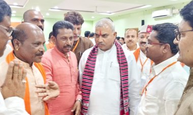 राष्ट्रीय सह संगठन महामंत्री शिव प्रकाश से मिलने पहुचे सुरेश, मनोहर,रघु एवं रवि