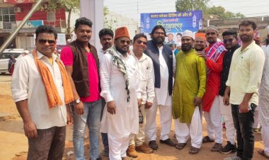 मुक्ति मोर्चा के मुख्य संयोजक व जनता कांग्रेस जे के नेता नवनीत चांद के नेतृव में सभी पदाधिकारियों ने ईद गाह पहुंच मुस्लिम जमात को दी ईद - उल-फितर की दिली मुबारकबाद - मुक्ति मोर्चा/जनता कांग्रेस जे