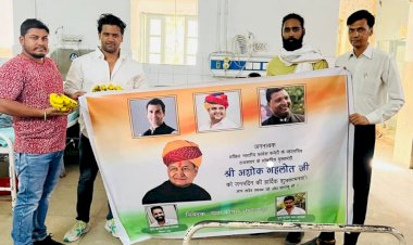 यूथ कांग्रेस ने मुख्यमंत्री अशोक गहलोत के जन्मदिन पर फल वितरण का किया आयोजन
