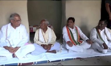 मुख्यमंत्री ने सनावल ग्राम निवासी  तपसी सिंह के घर पर उनके साथ जमीन पर बैठकर बड़ी आत्मीयता से किया भोजन