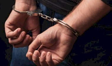 CG- प्राचार्य गिरफ्तार: छात्रा के साथ छेड़खानी.... 5 हजार का था ईनाम.... छेड़छाड़ मामले का फरार प्राचार्य हुआ गिरफ्तार.... प्राचार्य के कारनामे जान रह जाएंगे दंग......