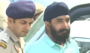 दिल्ली के भाजपा नेता तजिंदर पाल सिंह बग्गा के विवादित ट्विटर को लेकर हाई प्रोफाइल ड्रामा जारी है, आम आदमी पार्टि दिल्ली के द्वारा.