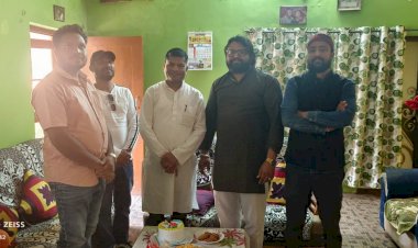 बस्तर अधिकार मुक्ति मोर्चा के मुख्य सयोजक व जनता कांग्रेस जे के बस्तर जिला अध्यक्ष नवनीत चांद के घर पहुंचे जहां श्री कोमल जी को उनके  जन्मदिन के शुभ अवसर पर नवनीत चांद ने केक कटवा उनको शुभकामनाएं प्रेषित कर ईश्वर से उनके स्वस्थ जीवन व उज्वल भविष्य की कामना किया