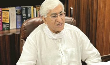 बस्तर के चार दिवसीय दौरे से लौटे मंत्री टीएस सिंहदेव ने विभाग की समीक्षा के साथ-साथ सरकार और कांग्रेस संगठन के कामकाज पर चर्चा की.