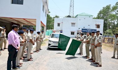 पुलिस अधीक्षक ने झंडी दिखाकर हाईवे पेट्रोलिंग वाहन को किया रवाना................. अंबिकापुर बिलासपुर मार्ग पर चलेंगी वाहन............................