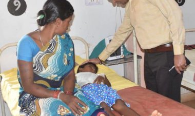 कलेक्टर ने छोटेडोंगर एवं ओरछा स्वास्थ्य केन्द्र का किया औचक निरीक्षण, ओरछा में एक्स-रे मशीन हेतु ट्रांसफार्मर स्थापित करने के दिये निर्देश