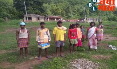 Primitive Tribal Lifestyle: झारखंड-छत्तीसगढ़ सीमा की पहाड़ी बसे ओखरगढ़ा गांव में कैसे रहती है आदिम जनजाति, आइये जानते.