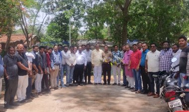 सर्व ब्राम्हण समाज के विप्रवर बन्धु आज सोमवार 23 मई 2022 को बस्तर जिला पत्रकार संघ कार्यालय पहुंच जिला पत्रकार संघ के नवनिर्वाचित पदाधिकारियों को सम्मान किया