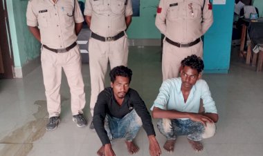 ग्राहक की तलाश में घुम रहे है कि सूचना पर गवाहो को सूचना के संबंध में अवगत कराया एवं सोनपुरी तरफ नहर जाने वाला रास्ता मे घेराबंदी किया जो दो व्यक्ति कंधे में बोर पंप के सामान को ले जाते हुये दिखा जिसे घेराबंदी करके पकड़ा गया