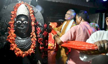 CG- आस्था का अर्पण VIDEO: CM भूपेश ने मां दंतेश्वरी को चढ़ाई 11 हजार मीटर लंबी चुनरी.... बना वर्ल्ड रिकॉर्ड.... मंदसौर का रिकॉर्ड टूटा.... उत्सव सा माहौल.... देखें वीडियो......