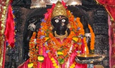 मुख्यमंत्री भूपेश बघेल ने आज छत्तीसगढ़ राज्य के दंतेवाड़ा जिले में सिद्ध शक्ति पीठ मां दंतेश्वरी मंदिर में सिर झुकाकर आशीर्वाद लिया और राज्य की समृद्धि के लिए मां के मंदिर में 11 किलोमीटर लंबी चुनरी चढ़ाई.