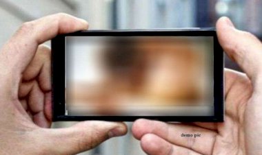 CG अश्लील VIDEO वायरल :आंगनबाड़ी सहायिका का अश्लील वीडियो whatsapp ग्रूप में हुआ वायरल…आंगनबाड़ी सहायिका ने खुद का बनाया अश्लील VIDEO…महिलाओं के व्हाट्सएप ग्रुप में वायरल होने से मचा हड़कम्प…