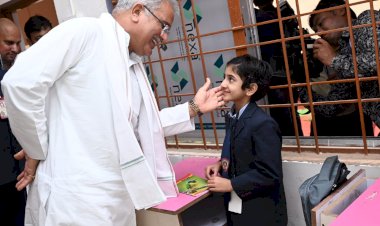 CG VIDEO: ....जब छोटी बच्ची ने मुख्यमंत्री से पूछा, 'आपको CM बनने की प्रेरणा किनसे मिली'.... एक ने पूछा, 'आप मेरी उम्र में थे तो क्या बनना चाहते थे'.... देखें वीडियो मुख्यमंत्री ने क्या दिया जवाब.....