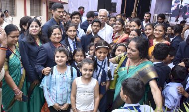 CG- बच्चों के सवालों से CM हुए हैरान: सर हेलीकॉप्टर से गांव कैसा दिखता है?.... सर व्हाट इज योर हाबी इन योर लाइफ?.... मुख्यमंत्री ने ऐसे दिए बच्चों के जवाब.... चाइनीज चेकर में चली चाल तो छात्र ने बाजी करायी ड्रा.....