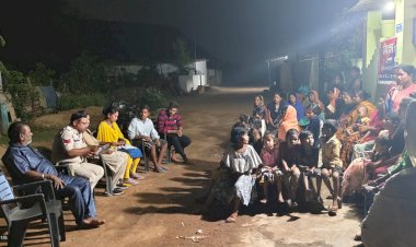 चलित थाना में उपस्थित नागरिको को आज कल के समय में होने वाले सायबर अपराध, मोबाईल से ठगी, एटीएम क्लोनिंग, बैकिंग फाड, चिटफंड कंपनियों के संबंध में सावधानियां व जागरूकता संबंधी जानकारी दिया गया