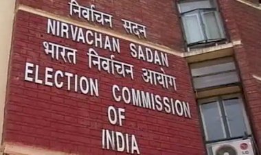 भारत का चुनाव आयोग अब उन लोगों के लिए रिमोट वोटिंग की संभावना पर विचार कर रहा है जो नौकरी या काम की तलाश में चले गए हैं.