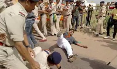 CG में भाजयुमो का प्रदर्शन...भाजयुमो जिलाध्यक्ष का हाथ हुआ फ्रैक्चर.....खस्ताहाल सड़क की मरम्मत करने भाजयुमो का प्रदर्शन....जिलाध्यक्ष का टूटा हाथ....फिर हुआ ये... देखिए वीडियो...