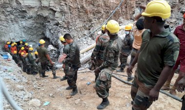 CG- कभी भी बाहर होगा राहुल: सुरंग के बाहर सभी अलर्ट मोड़ में.... सुरंग के बाहर स्ट्रेचर ले जाने चैन बनाई गई.... फोल्डेड स्ट्रेचर तैयार किया गया.... देखें तस्वीरें...