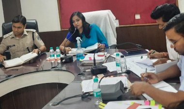 साप्ताहिक समीक्षा बैठक में कलेक्टर ने 
दिये अनेक निर्देश,खुले हुए बोरवेल्स को तत्काल करें बंद,सी-मार्ट और रूरल इंडस्ट्रियल पार्क के कार्यो में लाये तेजी,पढ़े पूरी जानकारी....
