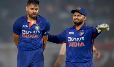 बीसीसीआई ने आयरलैंड दौरे के लिए टीम इंडिया का ऐलान कर दिया है. हार्दिक पंड्या को भारतीय टीम का कप्तान बनाया गया है जबकि भुवनेश्वर कुमार को उपकप्तान कई युवाओ को आई पी एल में अच्छे प्रदर्शन का मिला उपहार पढ़े पूरी खबर