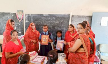 CG:बीजा नारी शक्ति महिला स्व सहायता समूह के महिलाओं ने प्राथमिक एवं पूर्व माध्यमिक में बच्चों को मिठा खिलाकर प्रवेश उत्सव मनाये