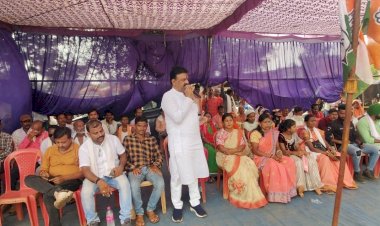 केंद्र सरकार के द्वारा केंद्रीय एजेंसियों के दुरुपयोग एवं कांग्रेस मुख्यालय में पुलिस बर्बरता के विरुद्ध धरना प्रदर्शन में शामिल हुए संसदीय सचिव रेखचंद जैन