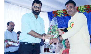 शाला प्रवेशोत्सव में संसदीय सचिव श्री जैन ने फूलों की माला, मिठाई, पाठ्यपुस्तक और गणवेश के साथ बच्चों का किया जोशीला स्वागत