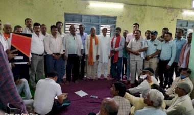 भोयरा मरार पटेल समाज जिला बिलासपुर का बैठक डॉ भीमराव अंबेडकर स्कूल में हुआ संपन्न सर्वसम्मति से पुनः कार्तिक राम पटेल को जिला बिलासपुर का अध्यक्ष चुना गया वही नए पदाधिकारियों का किया गया चयन पढ़े पूरी खबर