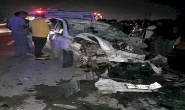 CG- 4 लोगों की मौत BIG ब्रेकिंग: दर्दनाक सड़क हादसा...तेज रफ्तार कार अनियंत्रित होकर ट्रक से जा भिड़ी....कार के उड़े परखच्चे....एक महिला सहित 4 की मौत.... देखे दर्दनाक हादसे की PHOTO…