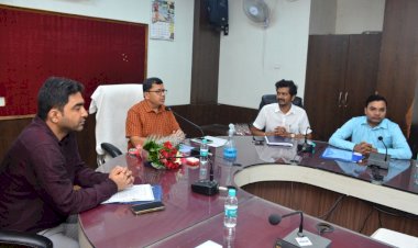 नवनियुक्त कलेक्टर झा ने अधिकारी-कर्मचारियों की परिचयात्मक बैठक में दिये निर्देश, बोले- खाद-बीज कालाबाजारी रोकने दुकानों में रेट लिस्ट, कैश मेमो संधारण और पॉश मशीन से बिक्री करे सुनिश्चित