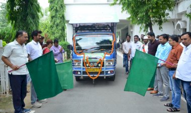 कलेक्टर संजीव झा ने फसल बीमा रथ को हरी झण्डी दिखाकर किया रवाना, किसानों के फसलों को मिलेगी बीमा सुरक्षा, 15 जुलाई तक होगा फसल बीमा