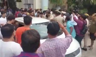 VIDEO एंकर अरेस्ट: राहुल गांधी फेक न्यूज केस में एंकर को पकड़ने दिल्ली पहुंची छत्तीसगढ़ पुलिस…CG और UP पुलिस में छीनाझपटी…फिर जो हुआ…देखे विडियो….
