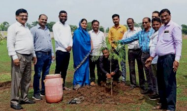 ब्रेकिंग न्यूज़: सांसद आदर्श ग्राम के शासकीय उच्चतर माध्यमिक विद्यालय में वृक्षारोपण.......वन होम वन ट्री के अंतर्गत स्कूल परिसर में किया गया वृक्षारोपण....... लगाएं गए विभिन्न प्रकार के वृक्ष.....