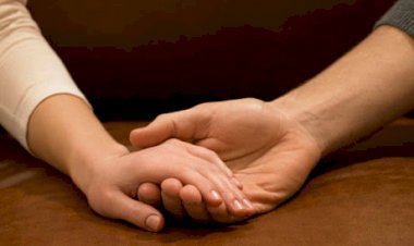 अजब प्रेम की गजब कहानी: 5 बच्चों की मां को दामाद से मोहब्बत... 40 साल की सास दामाद के साथ भागी... तीन महीने पहले ही हुई थी बेटी की शादी... फिर जो हुआ.....